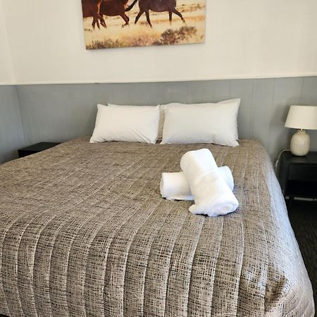 Calder Family Motel ベンディゴ エクステリア 写真