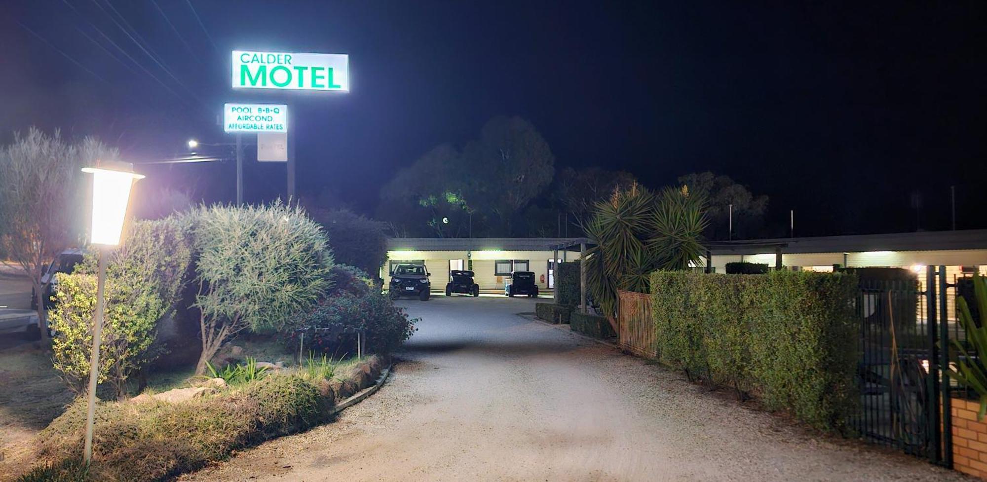 Calder Family Motel ベンディゴ エクステリア 写真