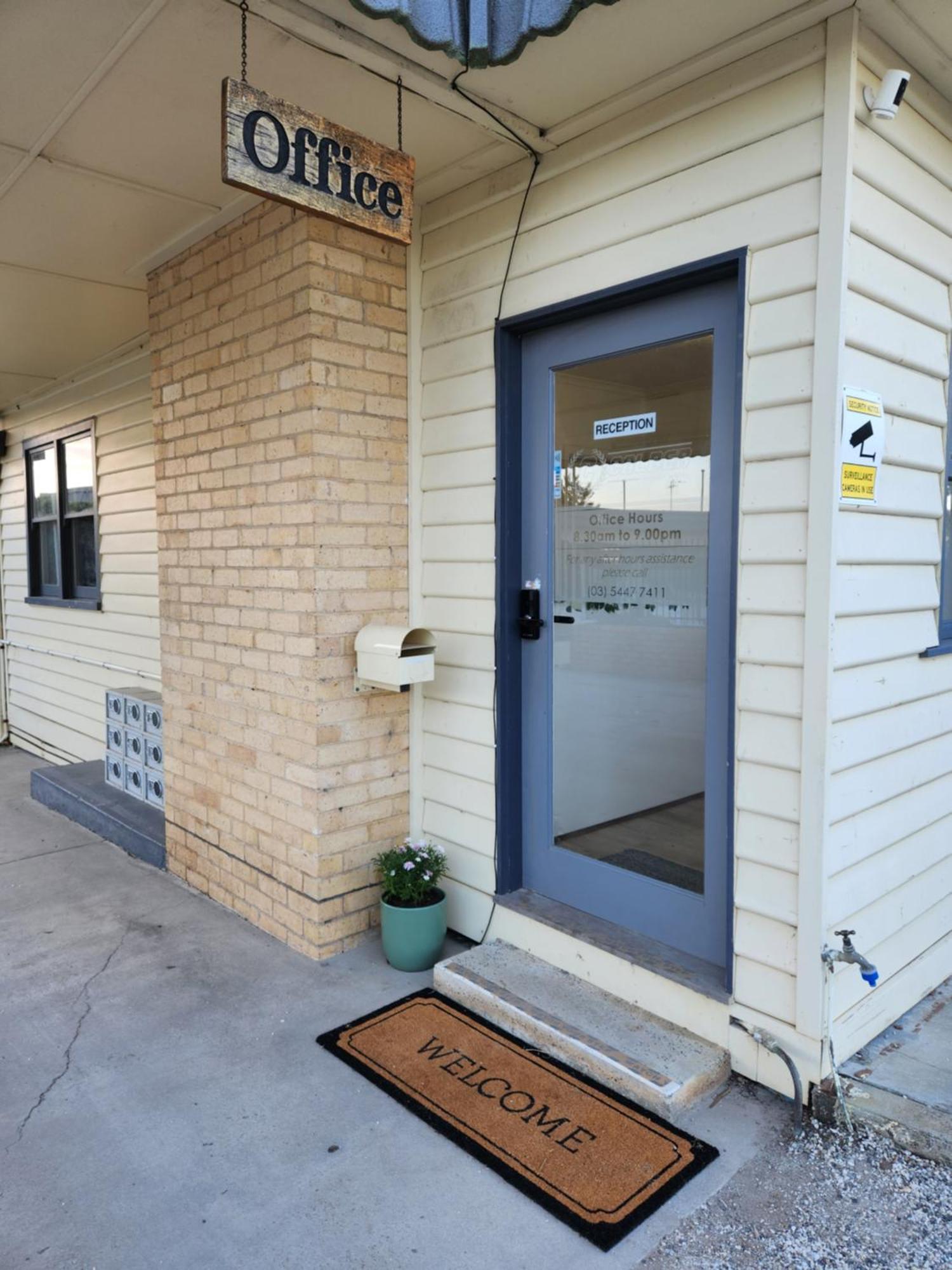 Calder Family Motel ベンディゴ エクステリア 写真