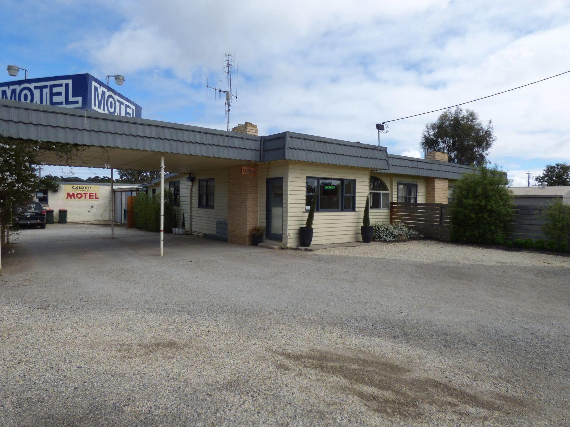 Calder Family Motel ベンディゴ エクステリア 写真